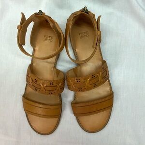 FRYE & Co Women’s Sandals Size 8M Tan Ankle Strap Zip Back Boho Style Evie